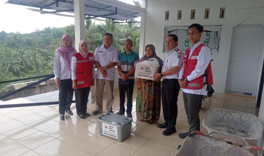 Camat Tuntang Tinjau Lokasi Longsor di Dusun Muludan, Salurkan Bantuan untuk Warga