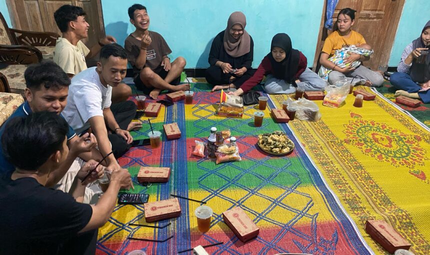 Kebersamaan dan Semangat di Buka Bersama Karang Taruna Dusun Sombron