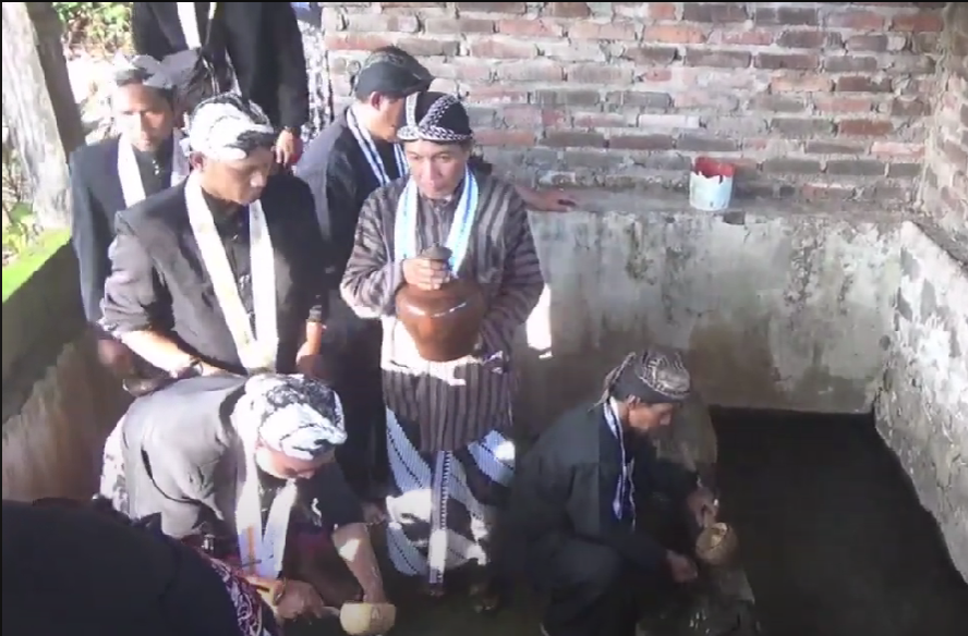 Ritus Sumber Mata Air Kali Manggis: Jejak Sakti Ki Sokolono dan Warisan Leluhur