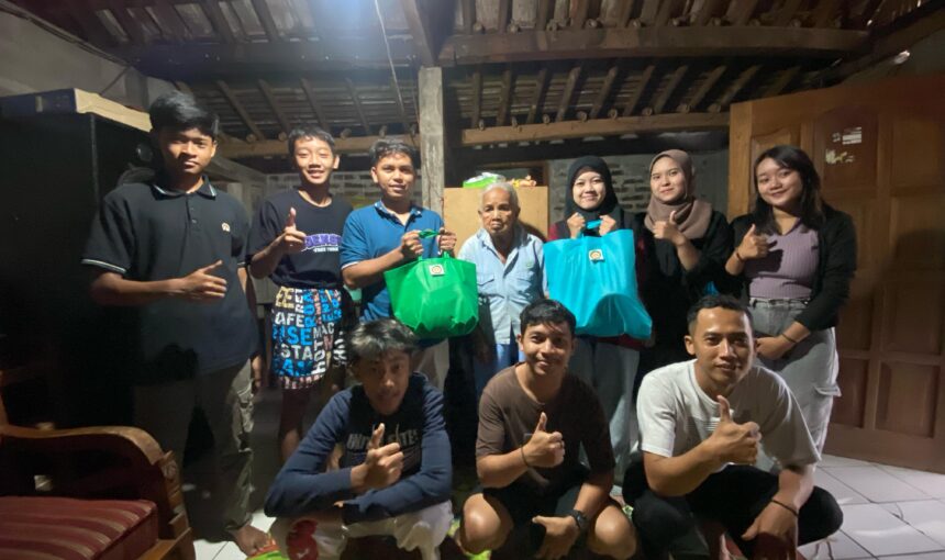 Kepedulian Karang Taruna Sombron: Berbagi Kasih Melalui Bank Sampah