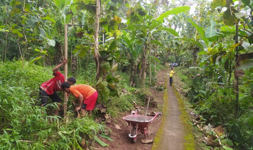 Lampu Kali Manggis Hampir Rampung: Gotong Royong Warga RT 02 Dusun Sombron Jadi Penyulut Semangat