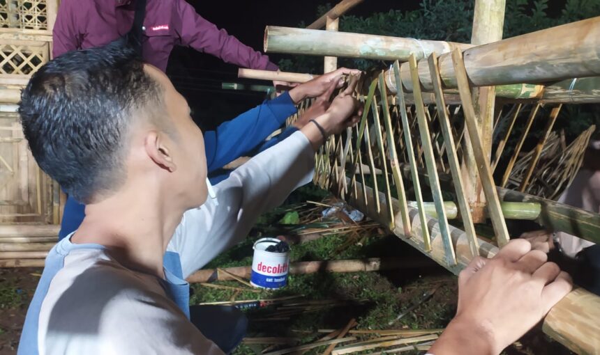 Kreativitas dari Bambu: Gapura Tlisik Merti Dusun Sombron Hadirkan Estetika Tradisional