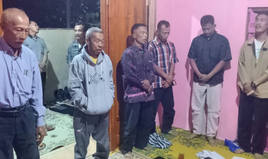 Tradisi yang Terus Hidup di Dusun Sombron: Keakraban Warga RT 02 RW 02 dalam Rapat Malam