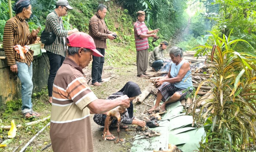 Dahuan di Kali Kembang: Api, Ayam, dan Ikatan Leluhur Dusun Sombron